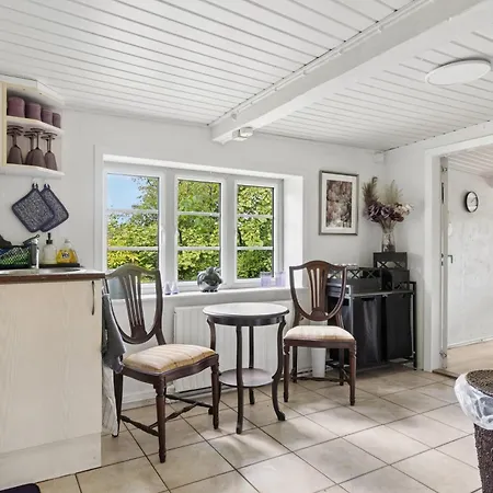 Idyllic Old With Ceilings * Bredebro